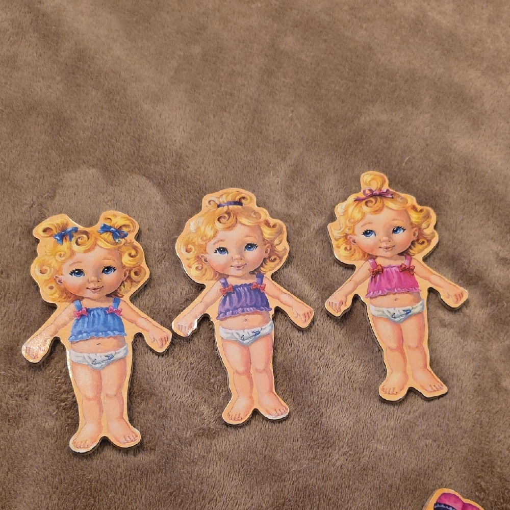 Adorable Nagnetic Dress-up Dolls And 30 Accessories